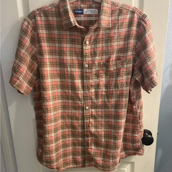 Old Navy Rose and Tan Casual Button Down Shirt - Picture 1 of 8